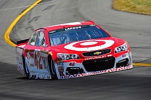 Larson crew chief suspended for Pocono lug nut violation