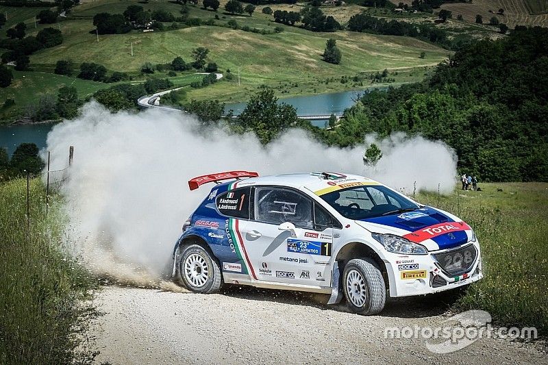 Paolo Andreucci e Anna Andreussi, Peugeot 208 T16, Peugeot Sport Italia, festaggiano la vittoria