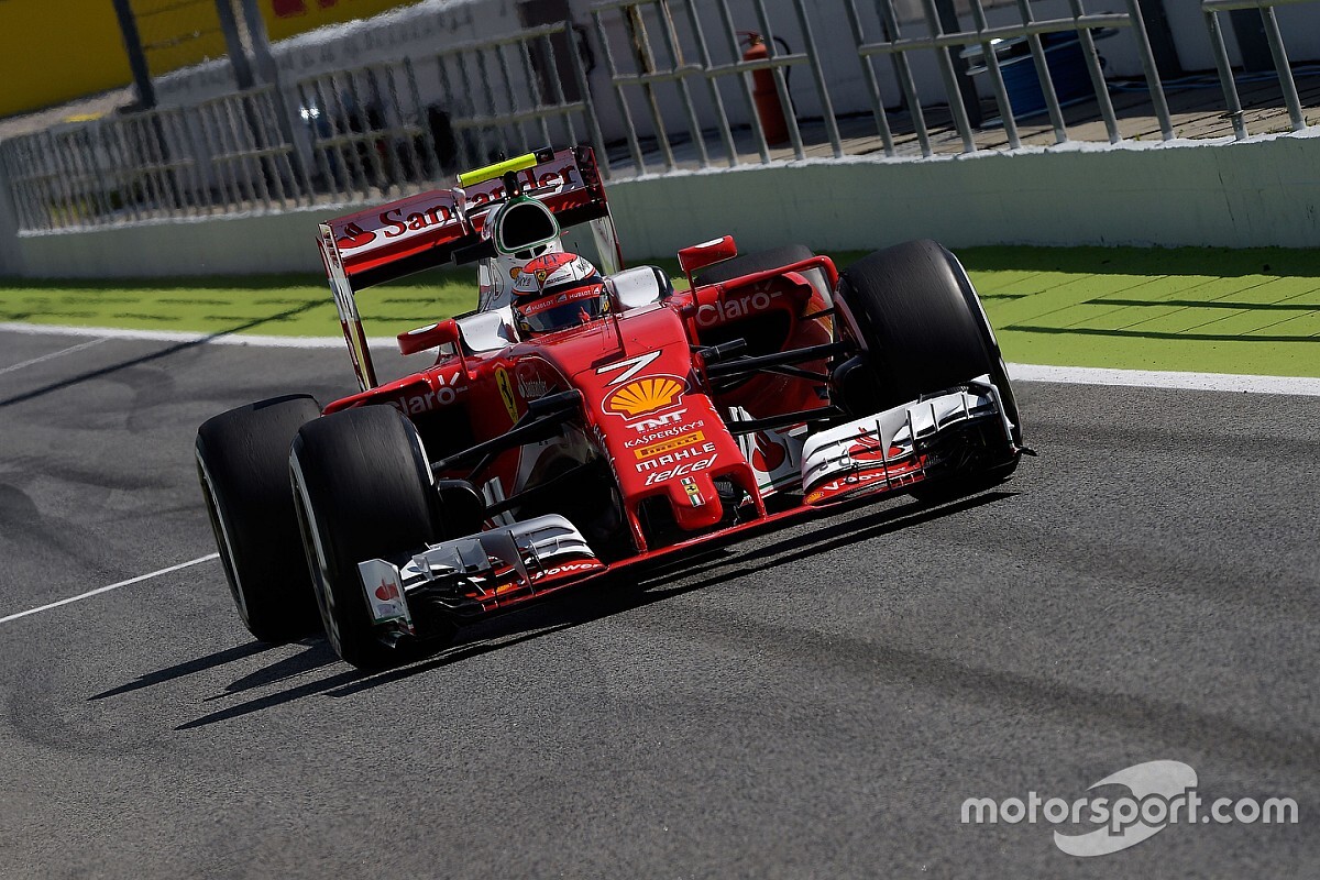 Családi Ferrari-mosás Kimiéknél odahaza