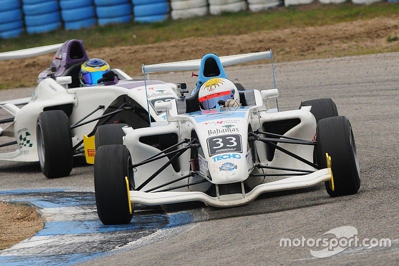 Doble victoria y liderazgo para Garese en la F4 Sudamericana