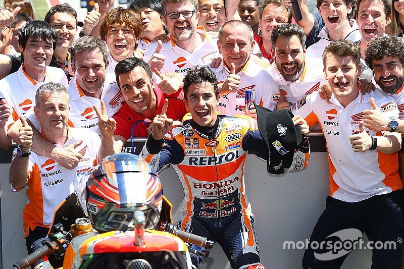 Márquez: “Rossi es el más consistente, merece un gran respeto”
