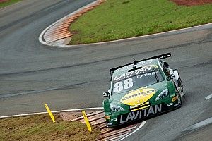 Fraga supera Barrichello e conquista pole em Curvelo