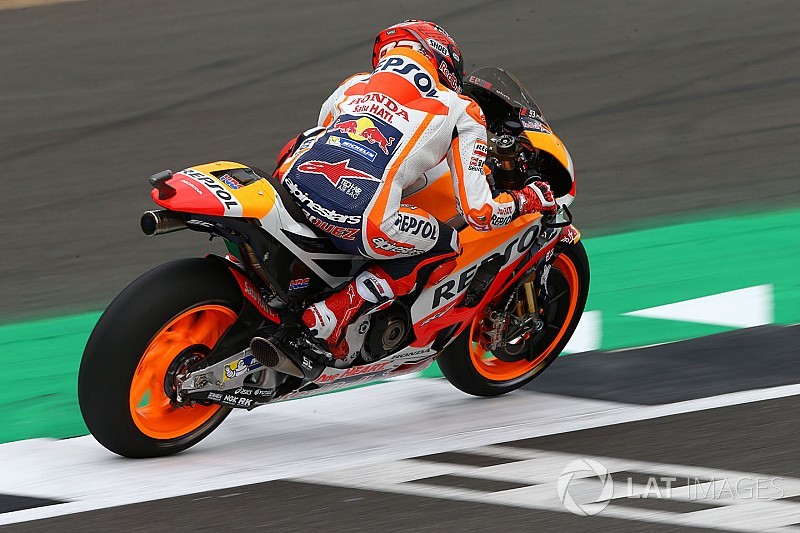 【MotoGPイギリス】予選:マルケス渾身のアタックでPP。ロッシ2番手
