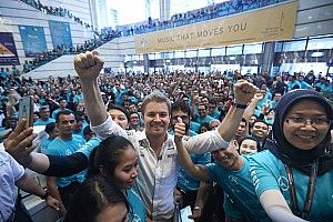 48 часов чемпионства. Чем занимался Росберг после Гран При Абу-Даби