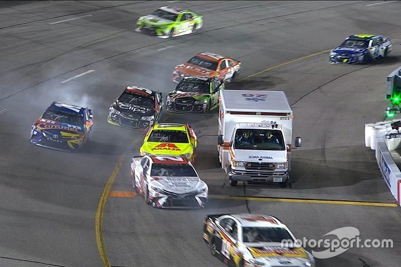 Bizarre ambulance incident knocks Kenseth out of Richmond race