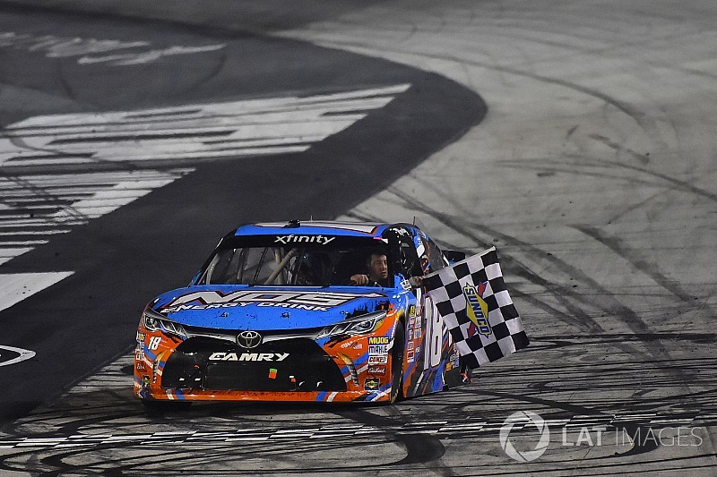 Bristol NASCAR: Kyle Busch, Erik Jones'a geçit vermedi