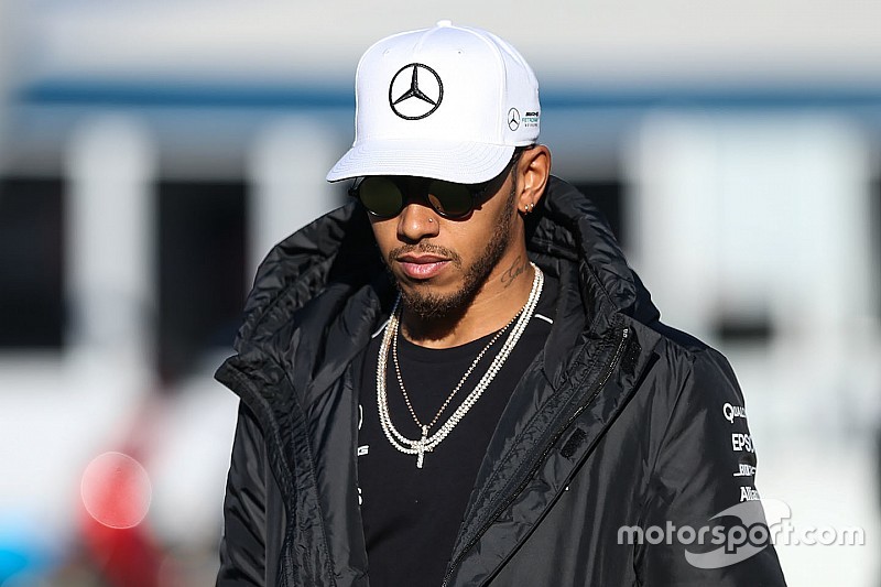 Lewis Hamilton és a reptéri mizéria