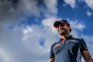 Sainz, sobre los rumores Toro Rosso-Honda: "Aún no hablo japonés..."