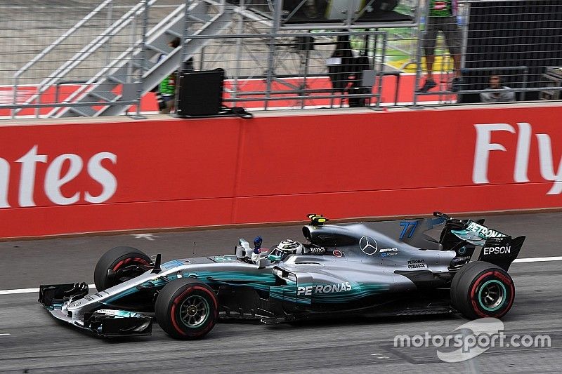 Stand: Vettel doet goede zaken, Verstappen zakt weg naar zevende plaats