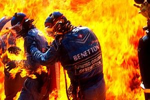 Maga a pokol: az 1994-es tűztenger és dráma az F1-es bokszutcában
