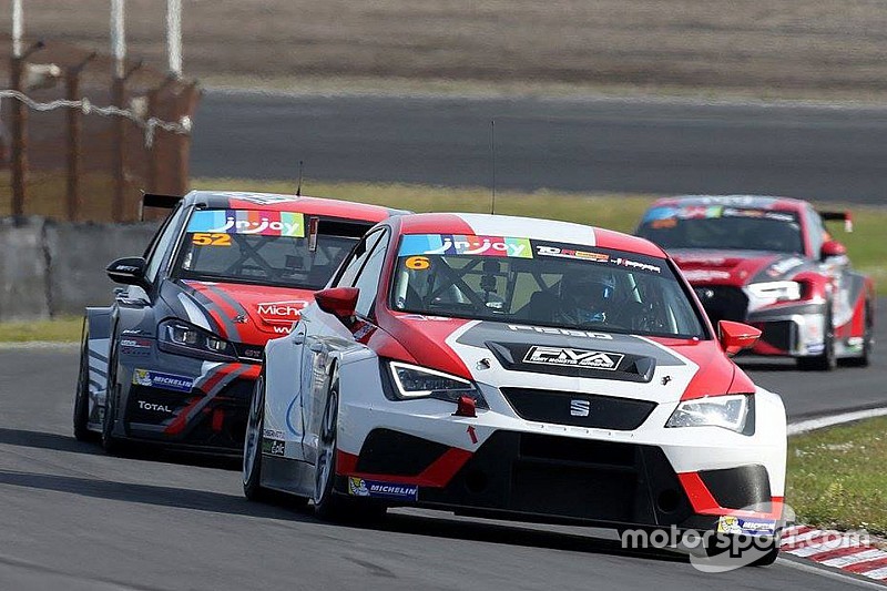 Kroes sulla SEAT della Ferry Monster Autosport ad Oschersleben