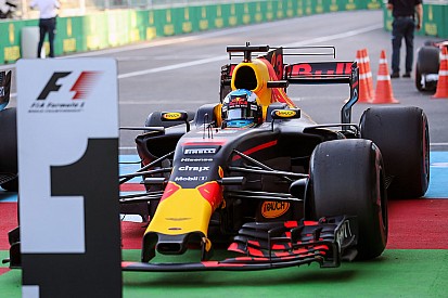 Red Bull ainda pode vencer em 2017, diz Helmut Marko