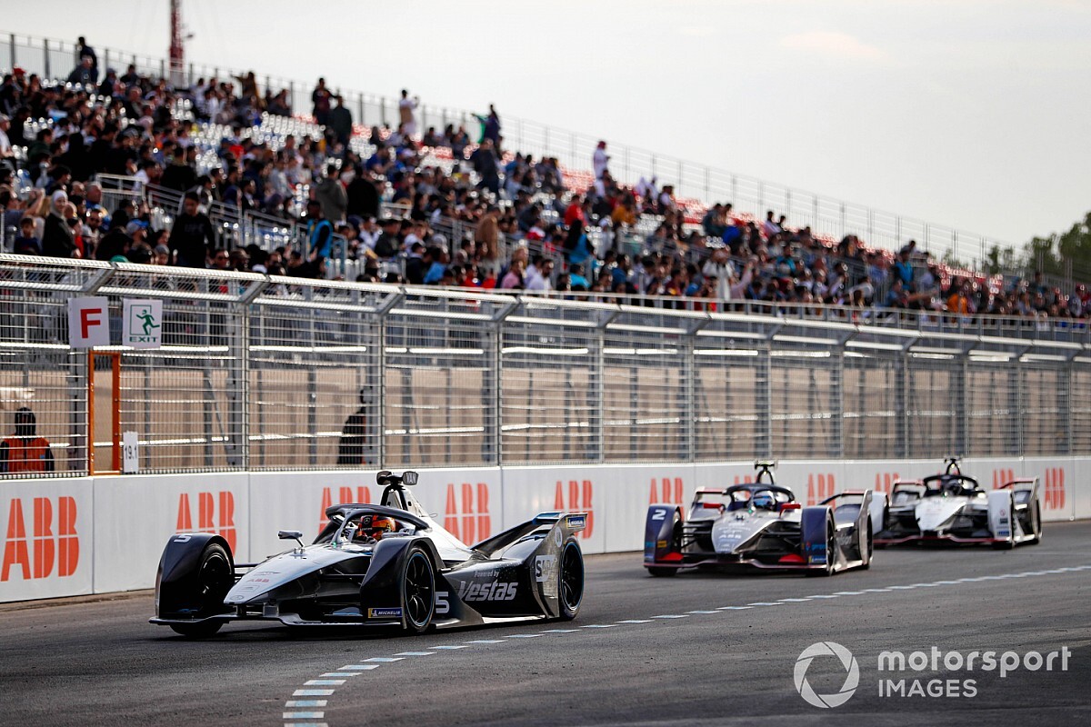 Formula E: si parte da Cile e Diriyah, rinviate Messico e Cina
