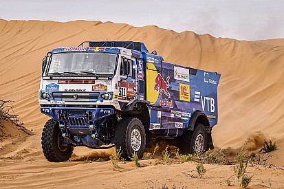 Kamaz blijft domineren in Dakar, Van den Brink beste Nederlander