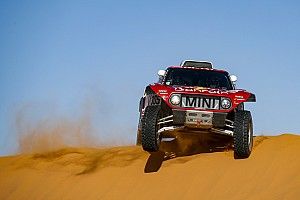 Dakar, Auto, Tappa 10: Sainz vince e allunga. Alonso capotta