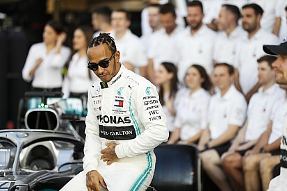 Hamilton elmondta, hány pontot ad a szezonra