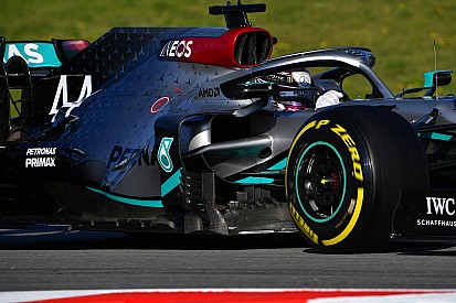 Hamilton kritisch op Pirelli: "We hebben betere banden nodig"
