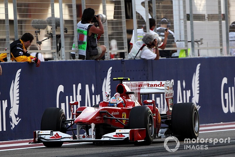 Alonso felújítja a régi, brutálisan erős gokartját