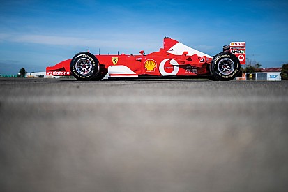Schumacher'in F2002'si 5.9 milyon dolara satıldı