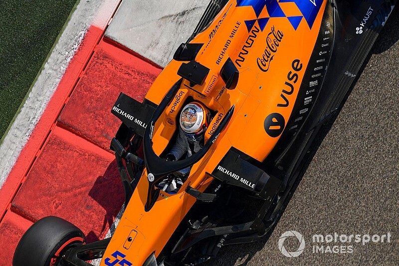Végre kiderült, Sainz miért énekli a Smooth operatort