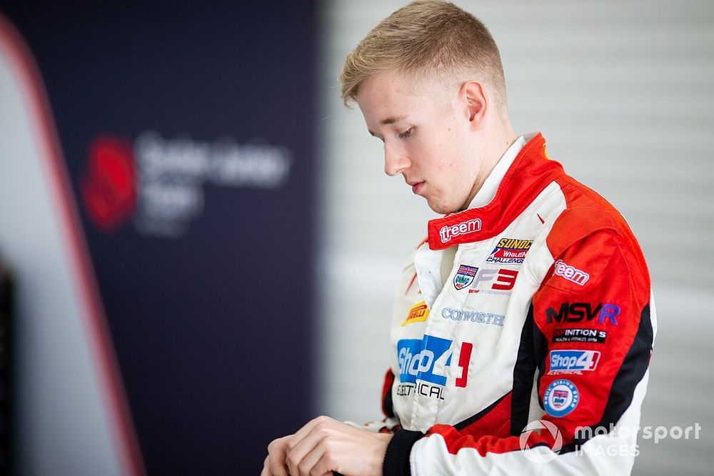 Hoggard, Jenzer Motorsport takımında Chovet'in yerini alacak