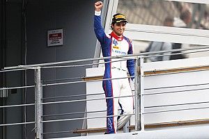 Piquet vence a Alesi en un duelo emocionante