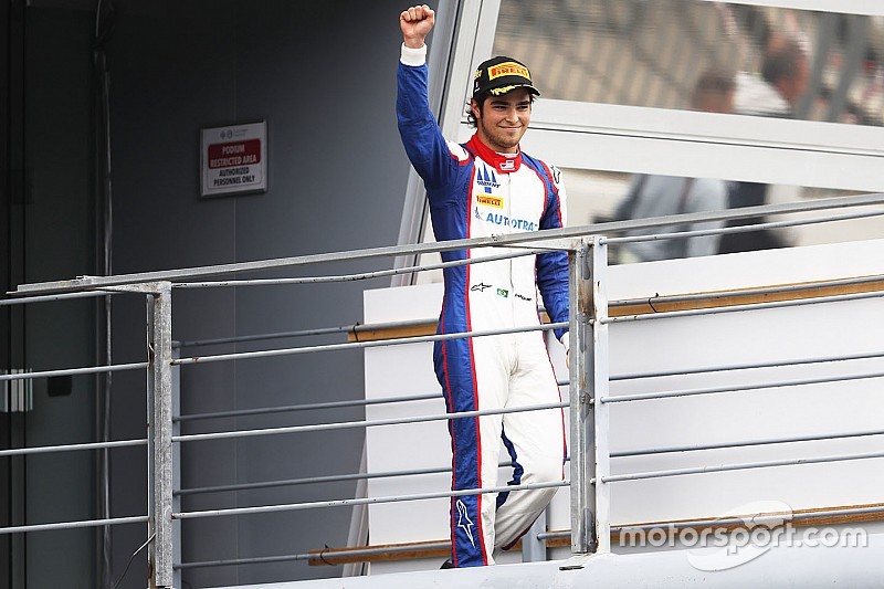 Piquet vence a Alesi en un duelo emocionante