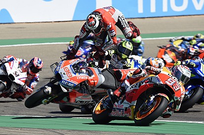 Lorenzo: "Solo espero que Márquez se disculpe y que no me lo vuelva a hacer"