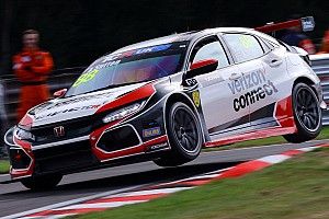 UK: pole position perentoria al debutto con la Honda per Ashley Sutton ad Oulton Park