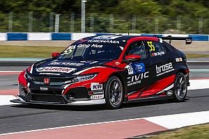 A Ningbo doppio autogol Honda-Ma Qing Hua: "Chi butta fuori gli altri non è professionale!". Poi sperona il compagno Ehrlacher