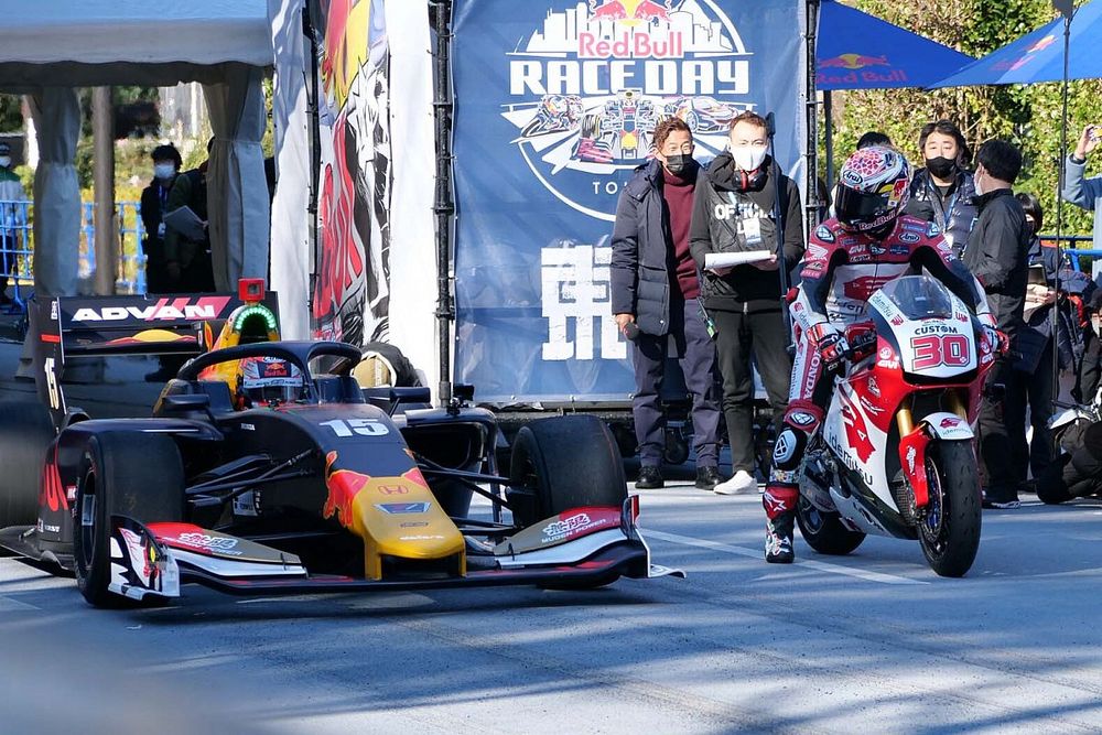 『Red Bull Race Day」レースマシンが轟音響かせ神宮外苑を疾走。MotoGP中上が2年ぶりファンの前に