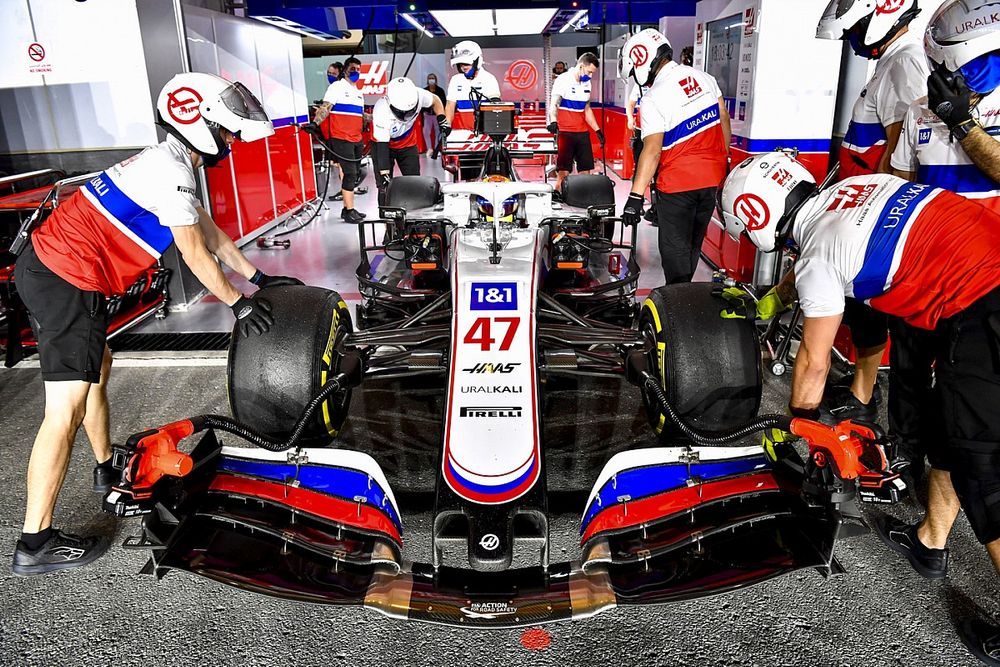 Papa Mazepin komt met beloningssysteem voor Haas F1-personeel