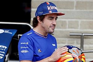 Alonso subastará su casco para los afectados por el volcán de La Palma