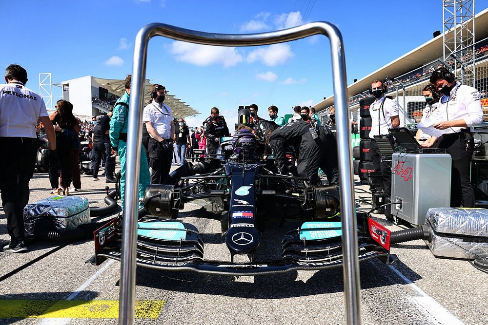 The car of Lewis Hamilton, Mercedes W12, on the grid