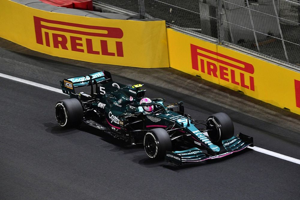 Vettel: "Son yarış için hedefimiz puan almak"
