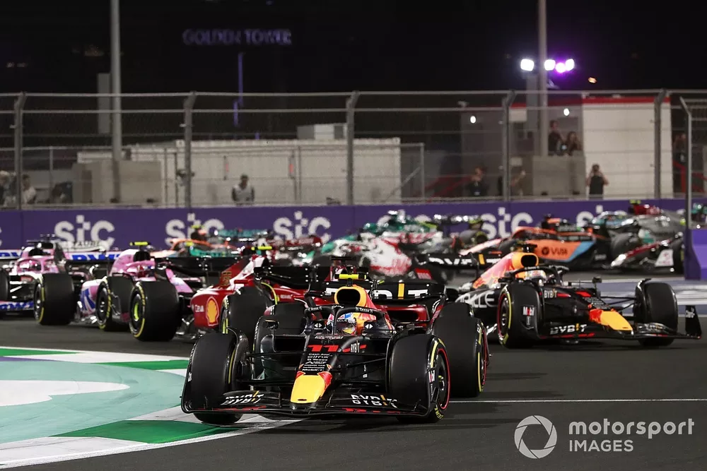 Inicio Sergio P&eacute;rez, Red Bull Racing RB18, Charles Leclerc, Ferrari F1-75, Max Verstappen, Red Bull Racing RB18, Carlos Sainz Jr.