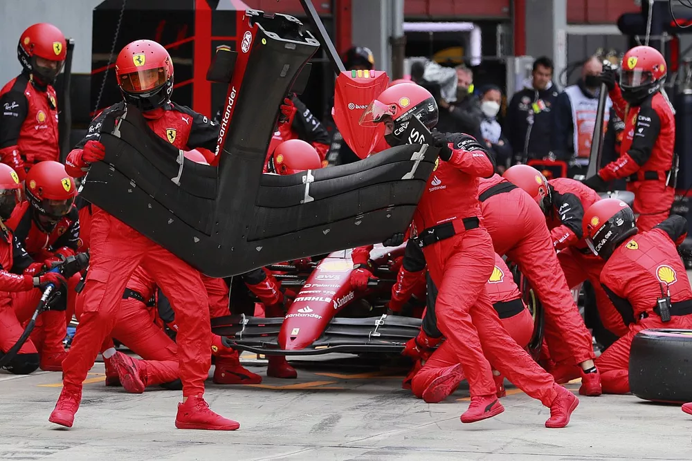 Charles Leclerc, Ferrari F1-75, changes his front wing after an off