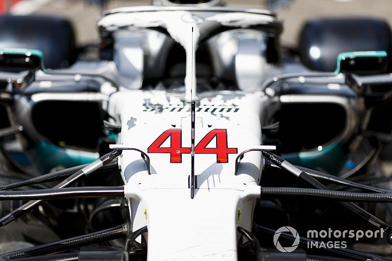 Mercedes AMG F1 W10 met speciale 125 year in motorsport livery
