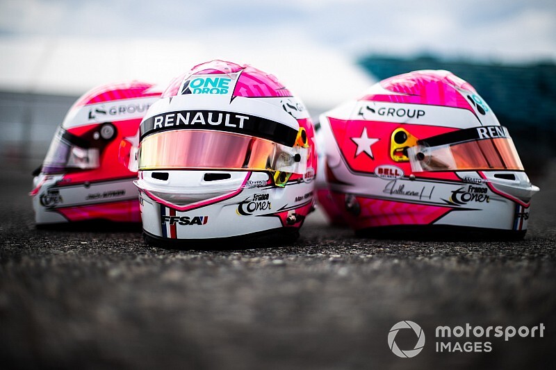 I piloti della Academy Renault in pista con il casco di Hubert