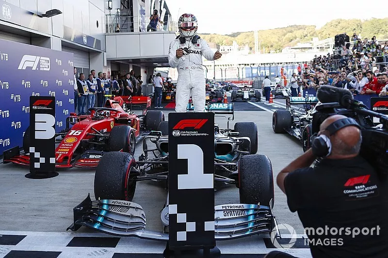 Le vainqueur Lewis Hamilton, Mercedes AMG F1
