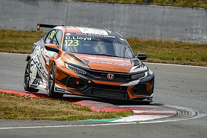 TCR Europe: Bäckman escluso e Panciatici penalizzato, a Lloyd il successo di Gara 1