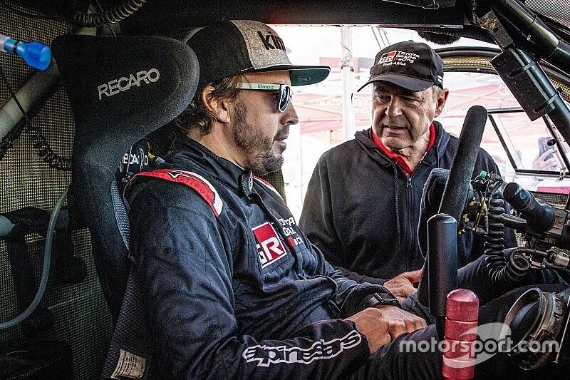 Alonso capotta la Toyota Hilux all'esordio nei rally raid!