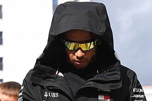 «Реактивный режим». Хэмилтон придумал объяснение скорости Ferrari