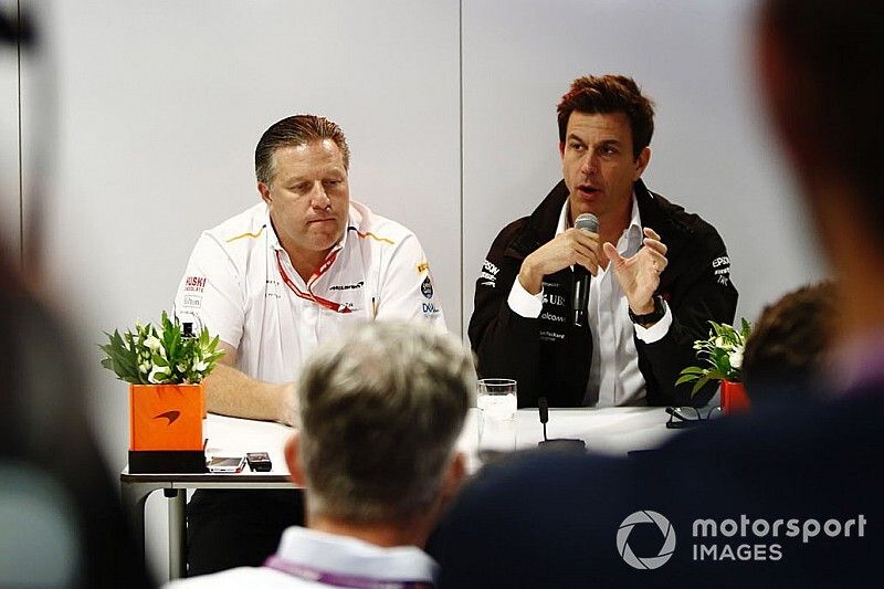 A McLaren nem másolja a Mercedest, mert annál is jobbat akar
