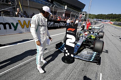 Vizsgálják Hamiltont Raikkönen feltartása miatt