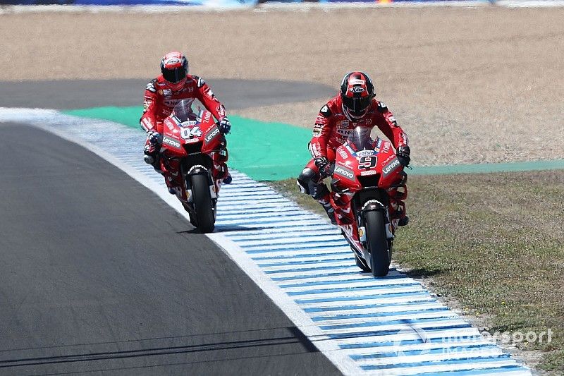 Nagyot megy a Ducati Jerezben, közel a privát és a gyári Honda
