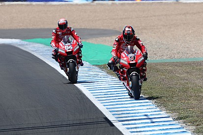 Nagyot megy a Ducati Jerezben, közel a privát és a gyári Honda
