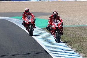 Nagyot megy a Ducati Jerezben, közel a privát és a gyári Honda