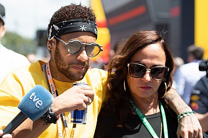 Hamilton és Neymar a rajt előtt: nagy haverok