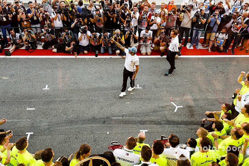 Mercedes'in baskınlığı sonrası F1'in reytingleri düşüyor